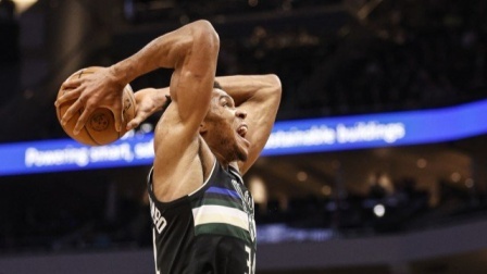 2021-2022赛季NBA集锦 NBA-字母哥32+20 波蒂斯24+14 雄鹿击退魔术