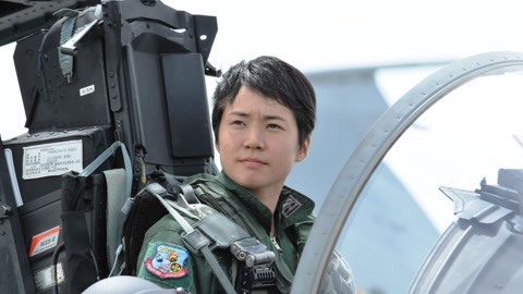 环球火力点 日本自卫队首位女飞行员完成训练 将驾驶F15战斗机