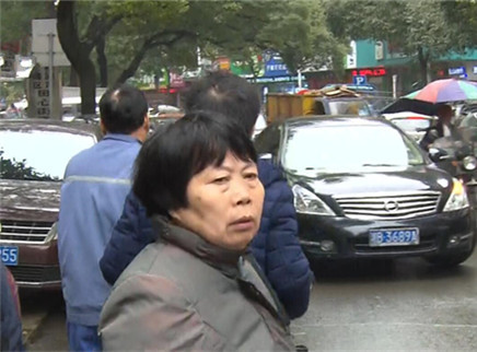 寻情记 老人无法入住亡夫遗产小屋