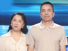 夫妻俩感情甜蜜被女儿吐槽 妻子患病获细腻照顾