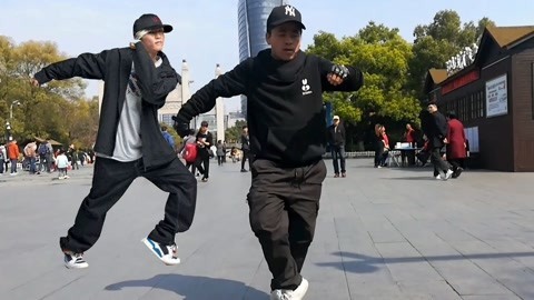 唱罢吹灯 杭州运河广场打工仔跳霹雳舞，太感动好精彩