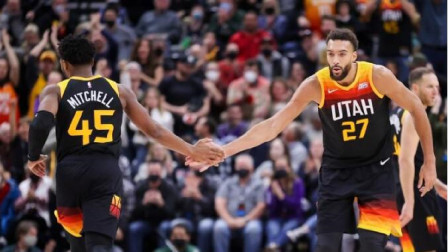 NBA热辣资讯 名记：戈贝尔违反更衣室规定 公开指责队友惹恼米切尔阵营