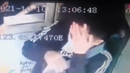 女子用铁锤击打公交司机 警方：患精神疾病