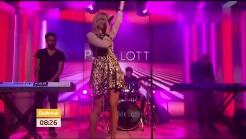 IU kiss&cry Kiss The Stars - Daybreak 现场版 12/01/30-Pixie Lott (小精灵洛特)