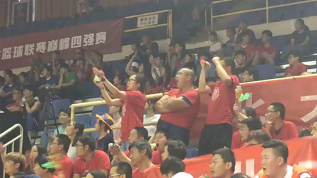 女子组决赛北师大对战北大，球迷高声呐喊为球员加油