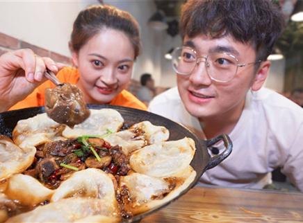 盗月社食遇记 2020 在徐州吃地锅鸡太豪横