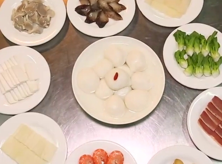 觅食迹 一个女生吃下了整个千岛湖
