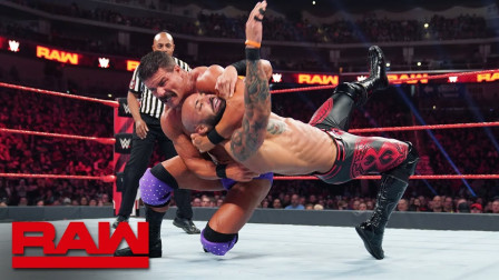 WWE RAW 2019 【RAW 04/22】李科学630飞扑失手