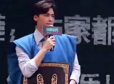 峰记本-李易峰资源博 李易峰生日回到母校路演