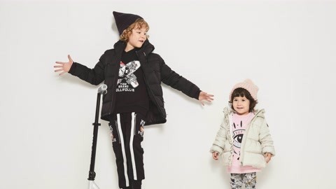 必学！4种羽绒服穿搭法 让宝贝闪耀跨年夜