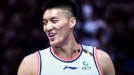 CBA第一网红被曝脚踏两条船，微信露骨聊天亲密照遭截屏，你信吗