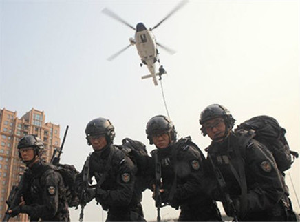 萝莉侃剧 碉堡！特警反恐神剧诞生！