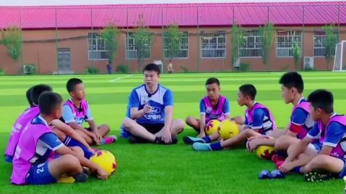 青少年足球成长秀
