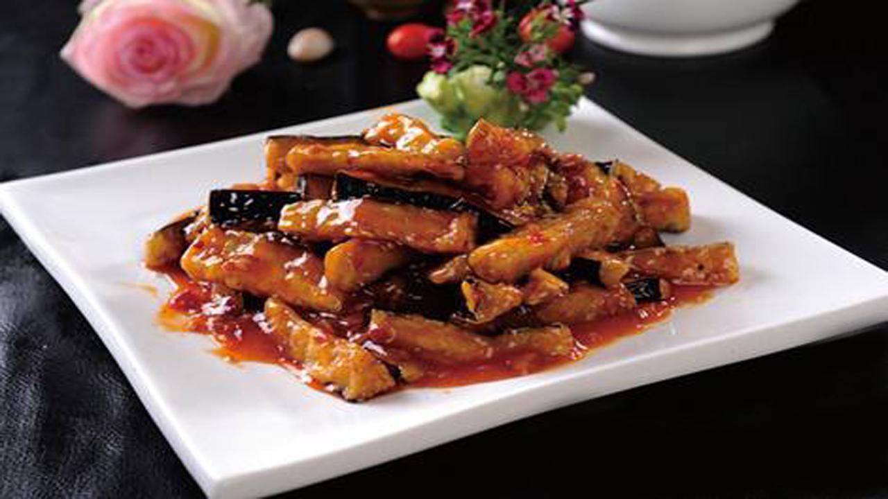 美&middot;食 茄子别再红烧了，做成这种味道比红烧好吃百倍，上桌被抢光