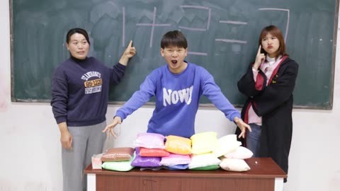 美女家务事 移动一笔使1+2=7成立，答对奖励粘土，没想小晴轻松赢走全部