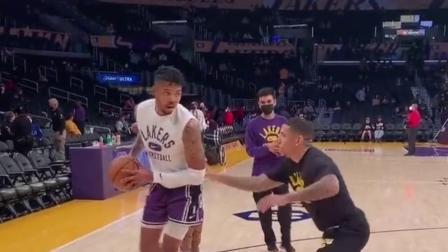 NBA热辣资讯 肯特巴泽莫尔赛前热身！这招后撤步三分真的太帅了！