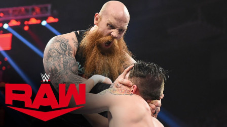 WWE RAW 2019 【RAW 12/09】有人竟敢动罗旺宝贝笼子的主意，下场就是被一顿暴虐