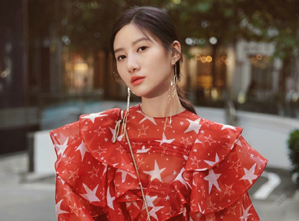 Cover star “大胸姐”吴优羞羞坦言理想型