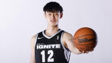 体育24小时速递 曾凡博点燃第二战 出场20分钟砍下7分1篮板2助攻1抢断