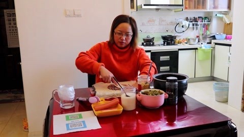 梁小轩和轩妈试吃各种美食 宅在家里卖早点