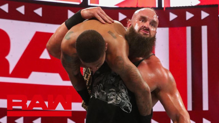 WWE RAW 2019 【RAW 03/18】当布朗斯特劳曼遇到里奥拉许 就像是大怪兽碾压小动物