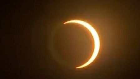全球多地上演“金环日食”你看见了吗