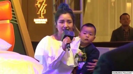 娱闻第一速递 2017 9月 赫子铭被曝遭何洁家暴 知情人:两人尚未离婚 170926