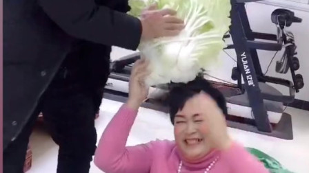 五十岁的人了还这么皮，怎么开心怎么过