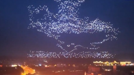 2023年空军航空开放活动 夜空为幕 长春2023架无人机集群表演“露天电影”