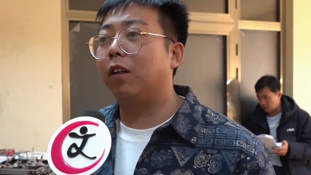 相声演员跨界脱口秀 穿插演奏？