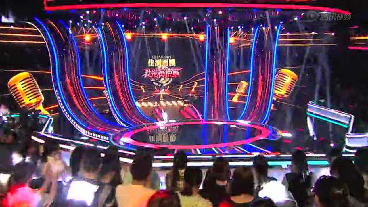 华少自曝演讲太紧张 先朝观众拍马屁热场