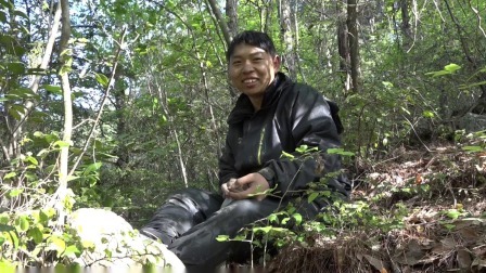 极限生存&middot;遗弃的村落 挑战荒野被玩坏碳烤大头鱼玩成露营 野外木炭的作用超乎你的想象