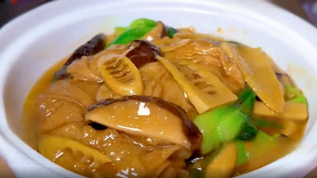 人气美食 秋冬家常菜 香菇面筋煲