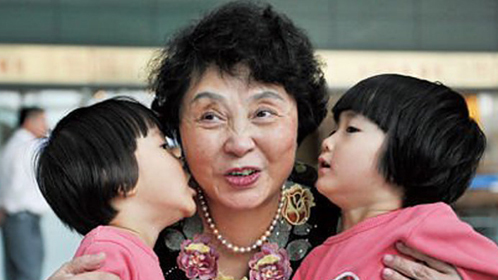 鲁豫有约 六旬失独老太生子记