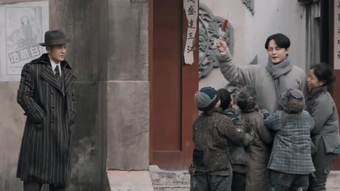 《鬓边不是海棠红》精选看点 商细蕊遭一群乞儿讨钱！想要大子儿？先来段新鲜的！