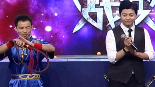 跨时代战书 武林高手长鞭切黄瓜,精彩绝伦