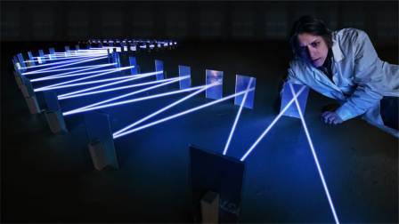 一束光最多能被反射多少次？老外用激光亲测，场面实在太硬核！