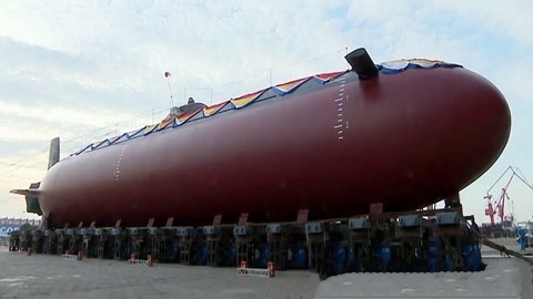 迷彩虎讲堂 满排1000吨！国产“无头”潜艇低调曝光：竟然用锂电池驱动