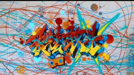 二更视频 小伙用滑板喷漆作画 边滑边画 太拉风了 551