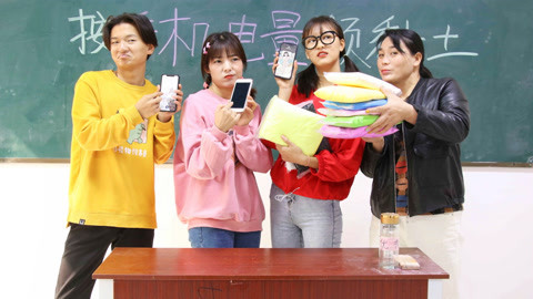 美女家务事 老师按手机电量领粘土，没想全班同学都变成好学生，啥套路