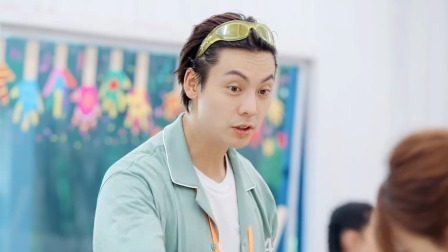 童话 加更版：陈伟霆创意蛋糕遭众人嫌弃