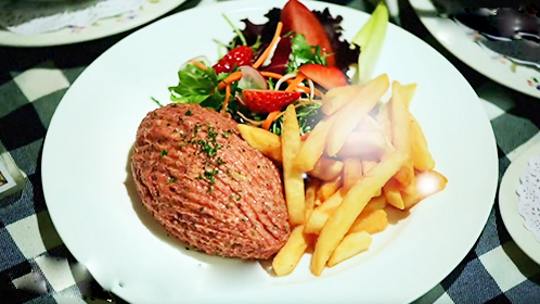 吃过这道比利时生牛肉，你就不会再想吃熟的了