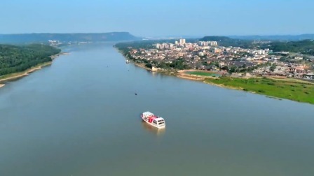 千年大佛天下雄 高耸入云摩苍穹