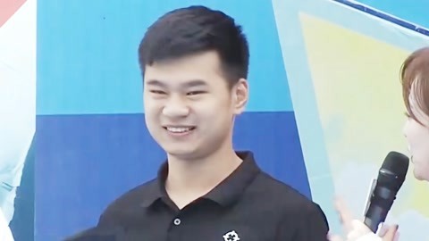 男子化险为夷夺男生队第一分 选手备受期待遗憾落水