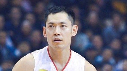 山东VS北控第四节：张庆鹏跳投打板命中，李泓翰快攻打中