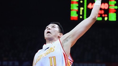 CBA 18/19赛季 深圳VS江苏第二节：沈梓捷篮下暴扣，伯顿三分止血