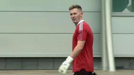 【走进曼联】红魔训练日记：马塔金左脚闪耀训练场 青木临空扫射