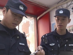 男子私自进出火灾现场，他为何总在废墟中“淘宝”
