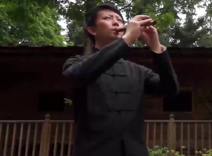 二更视频 云南民乐大师会几十种民族乐器