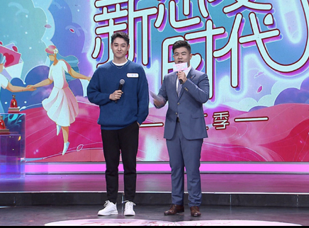 阳光男孩深情演唱惊艳全场